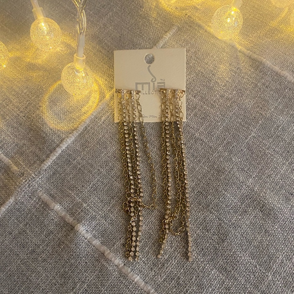 Mia collection dangling earrings
